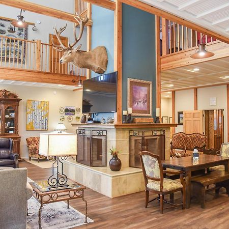 River Lyric Lodge - Formerly Double Dog Ред Ривър Екстериор снимка