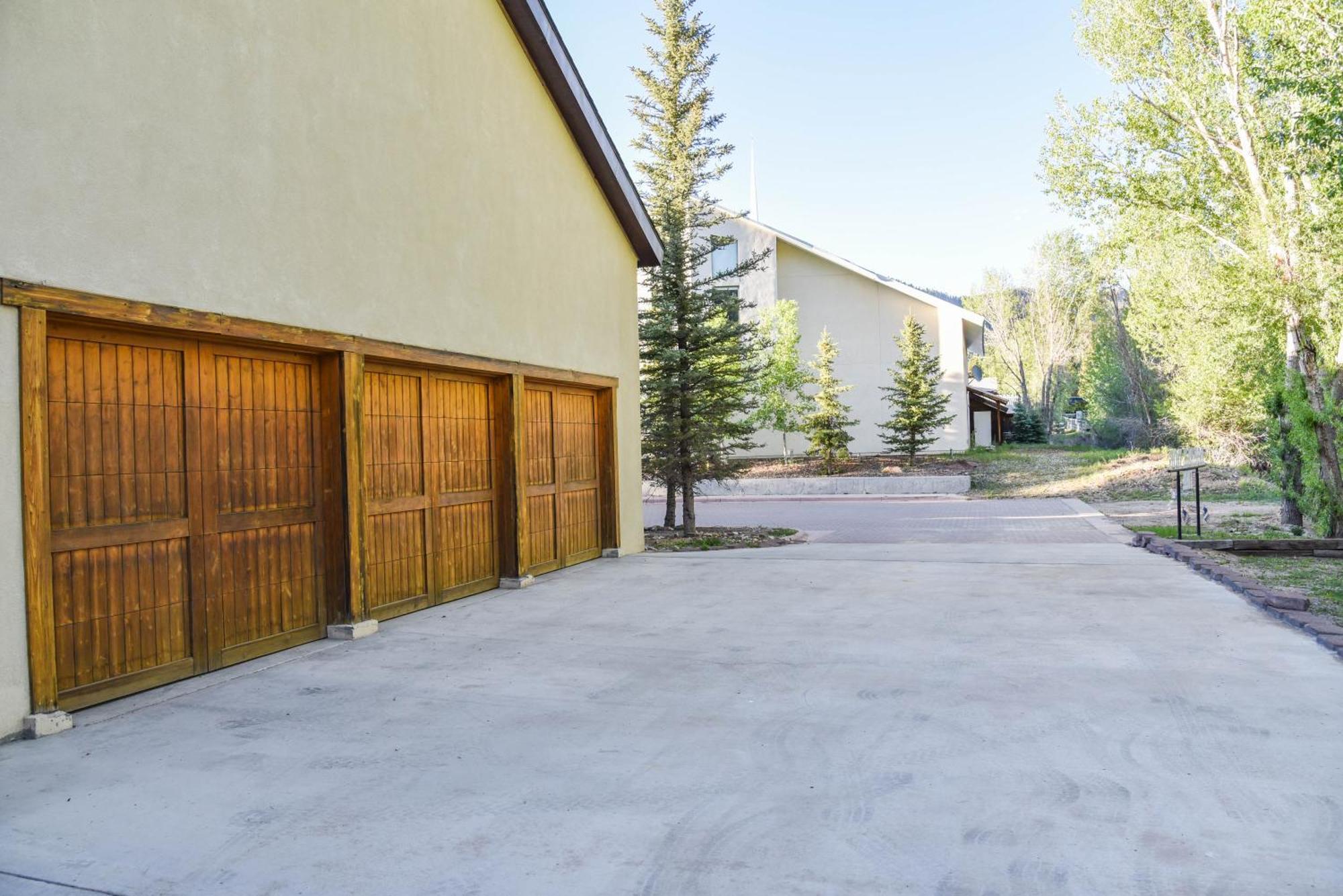 River Lyric Lodge - Formerly Double Dog Ред Ривър Екстериор снимка