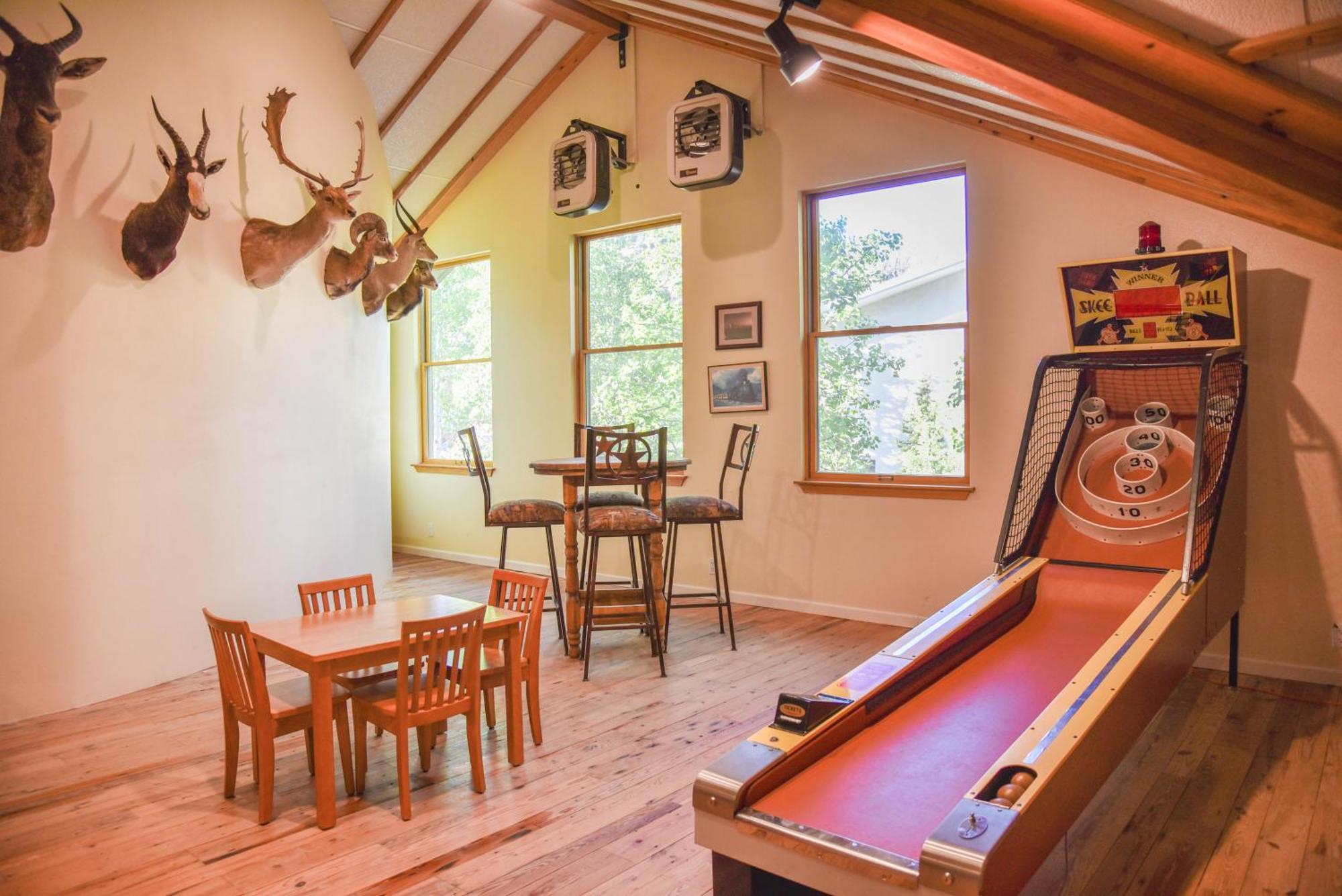 River Lyric Lodge - Formerly Double Dog Ред Ривър Екстериор снимка