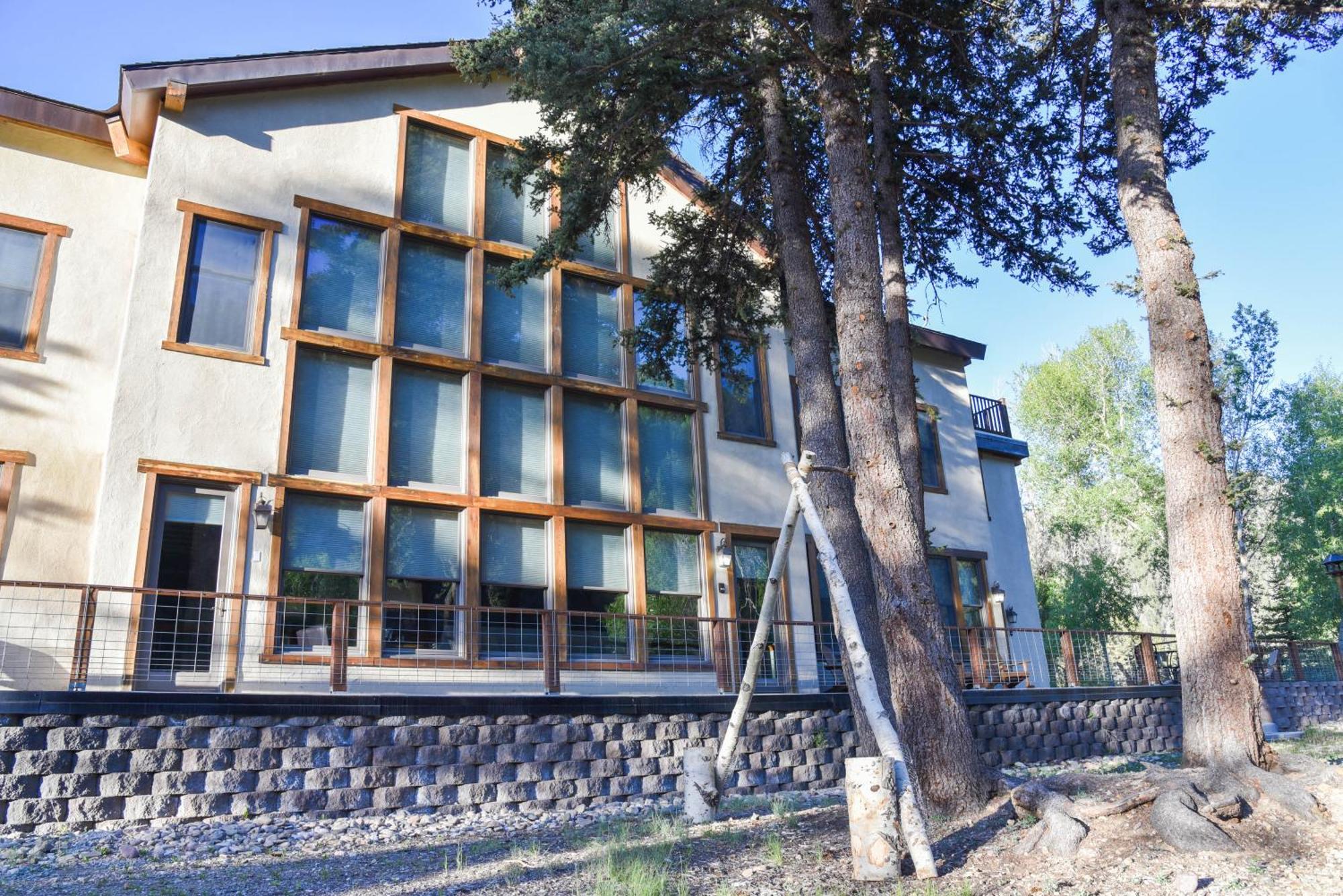 River Lyric Lodge - Formerly Double Dog Ред Ривър Екстериор снимка